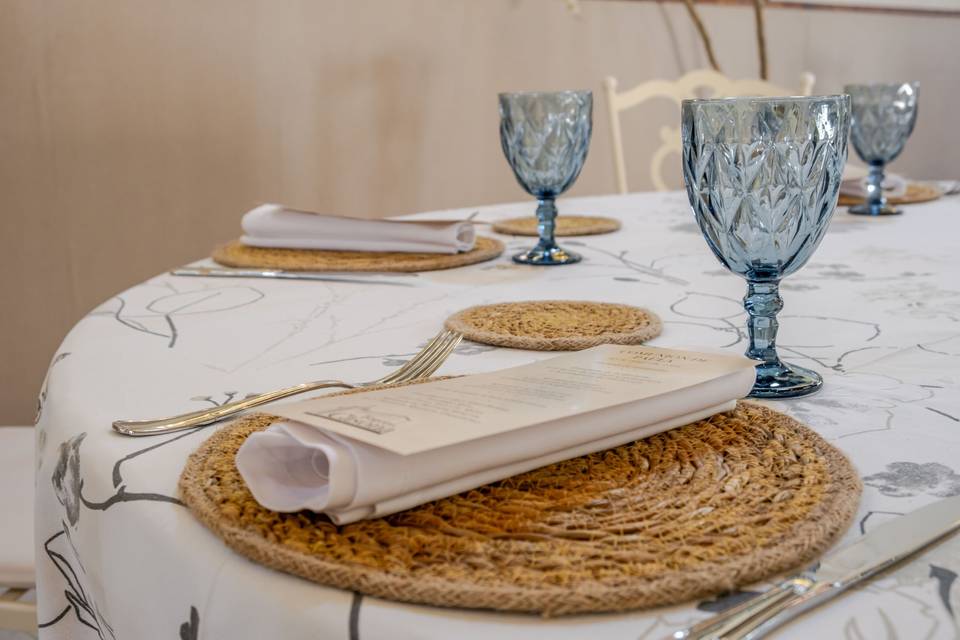 detalle_mantel_corchos_copas_azules