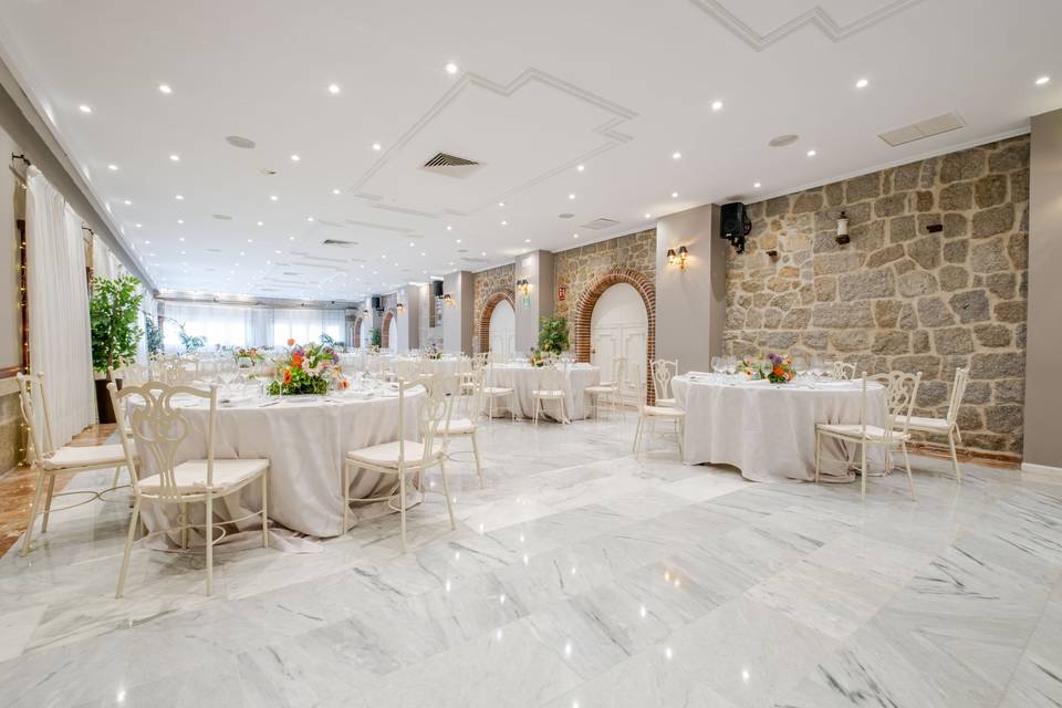 salon_boda_marmol_mesas_redondas
