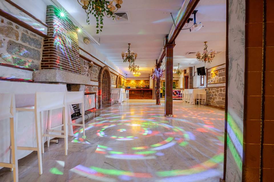 salon_evento_piso_reflejos_color