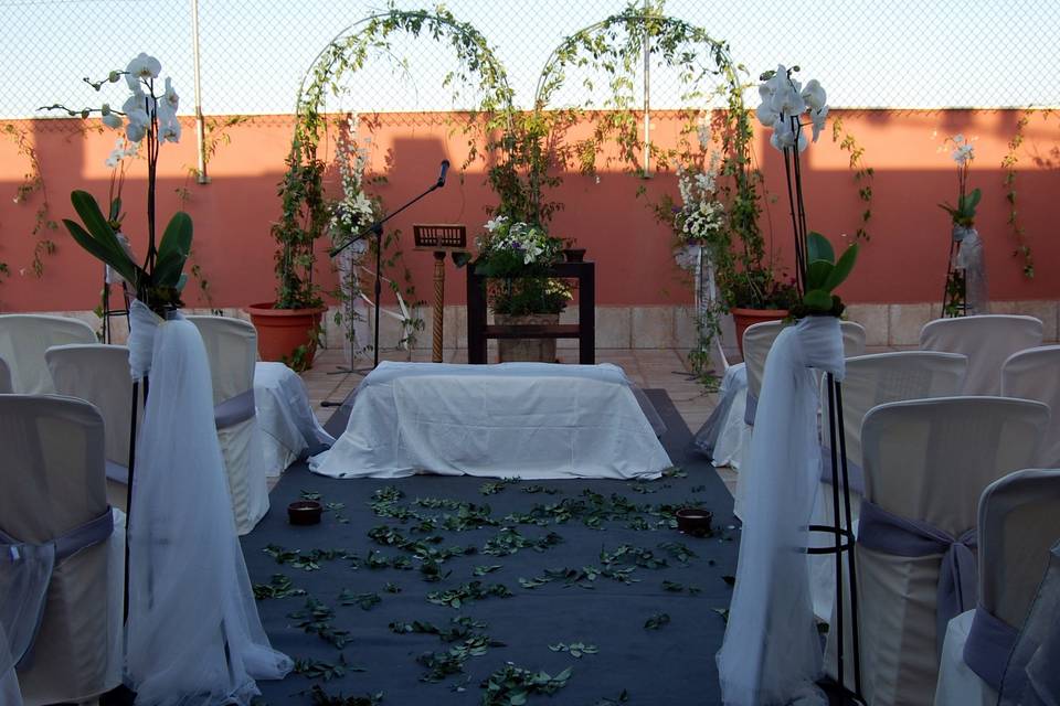 Novios en el salón la plana