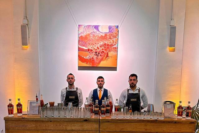 Bar tenders
