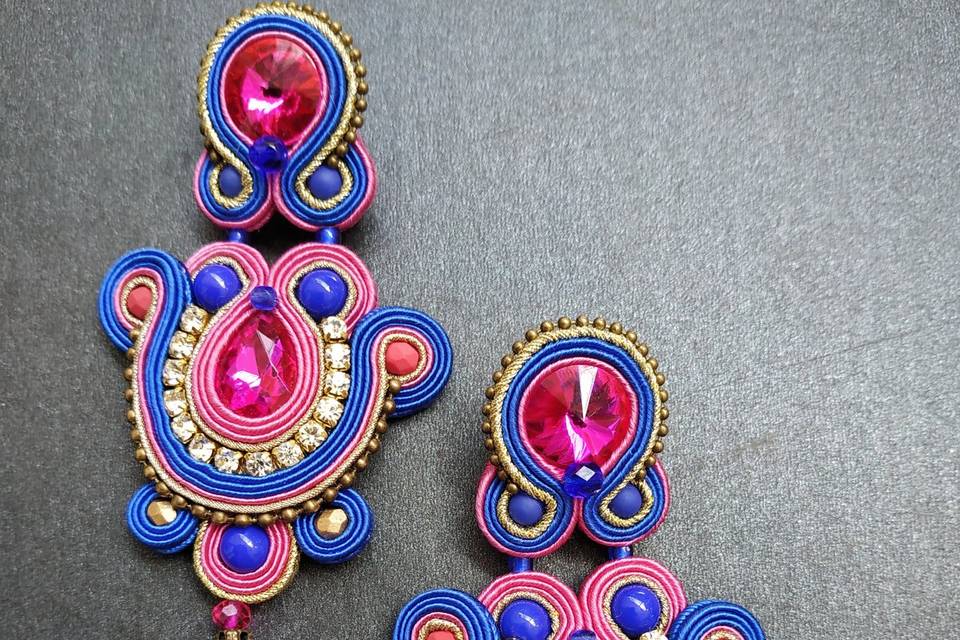 Pendientes largos fucsia azul