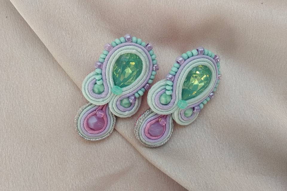 Pendientes verde menta cortos