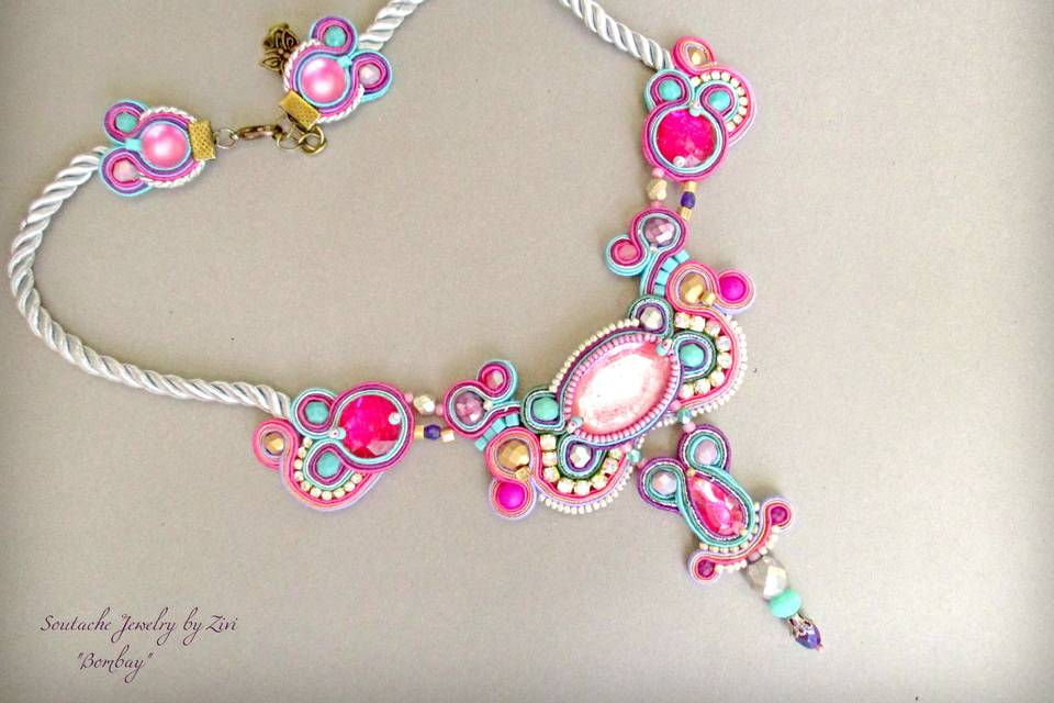 Collar multicolor fucsia plata