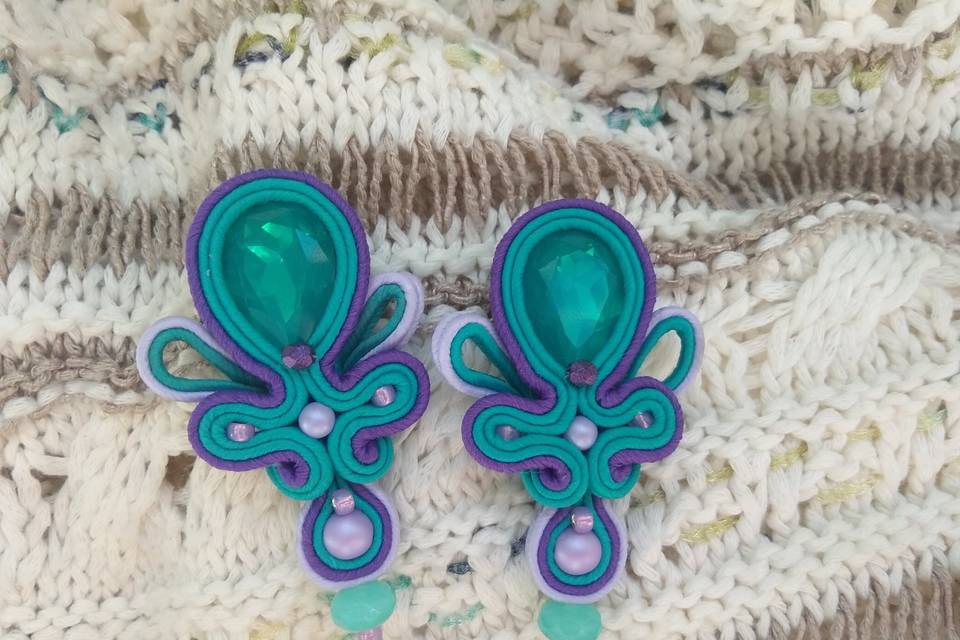 Pendientes verde agua lila