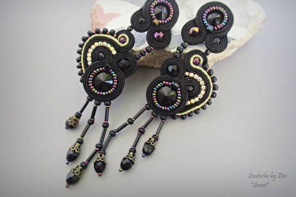 Pendientes negro dorado