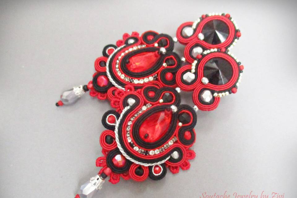 Pendientes rojo negro