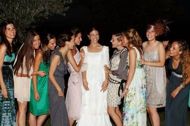 La novia con sus amigas