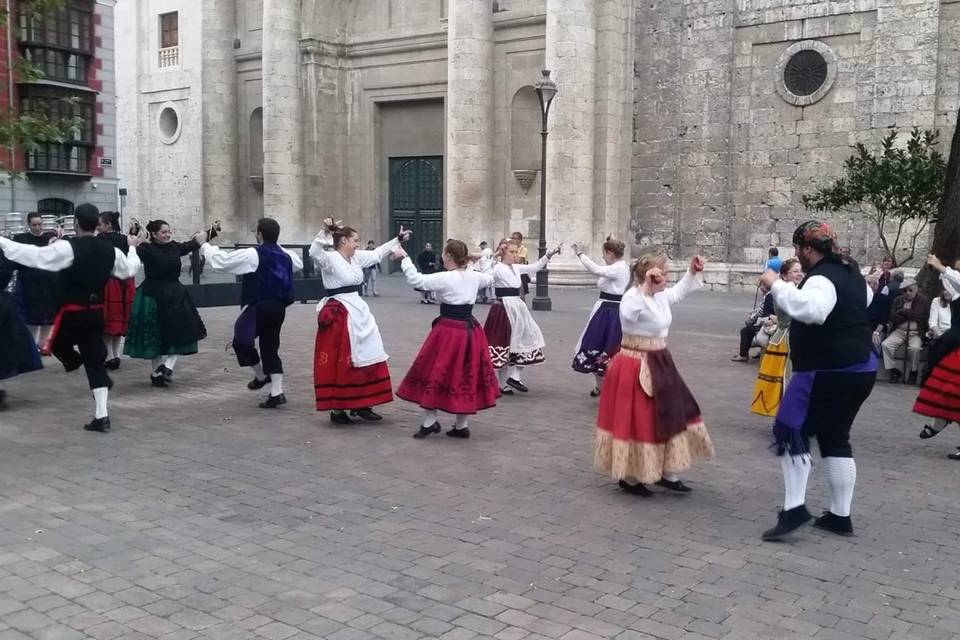 Grupo de Danzas Mies y Barro