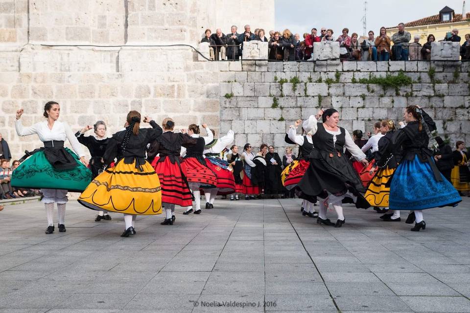 Grupo de Danzas Mies y Barro