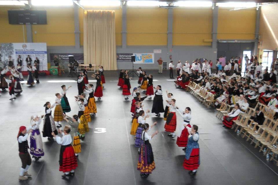 Grupo de Danzas Mies y Barro