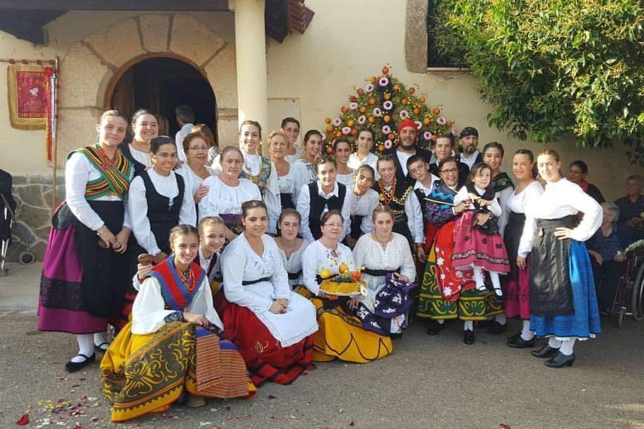 Grupo de Danzas Mies y Barro