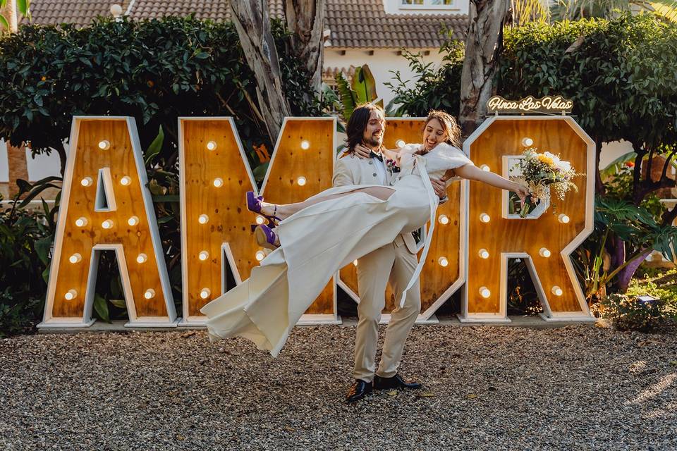 Lorena Celebra con Encanto