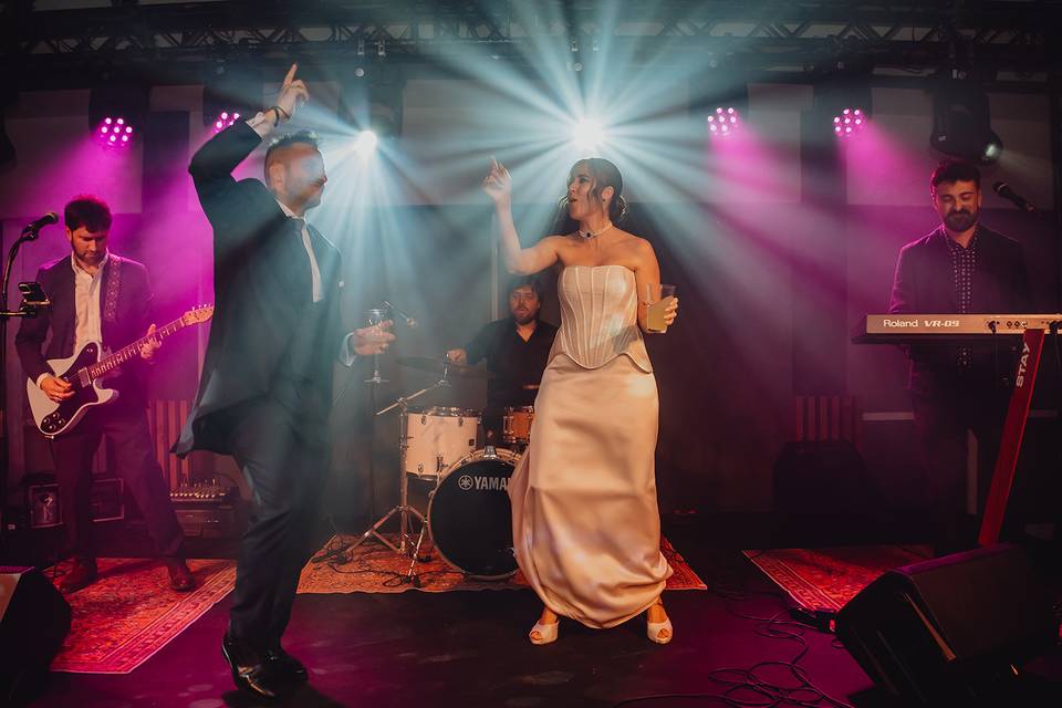 Lorena Celebra con Encanto