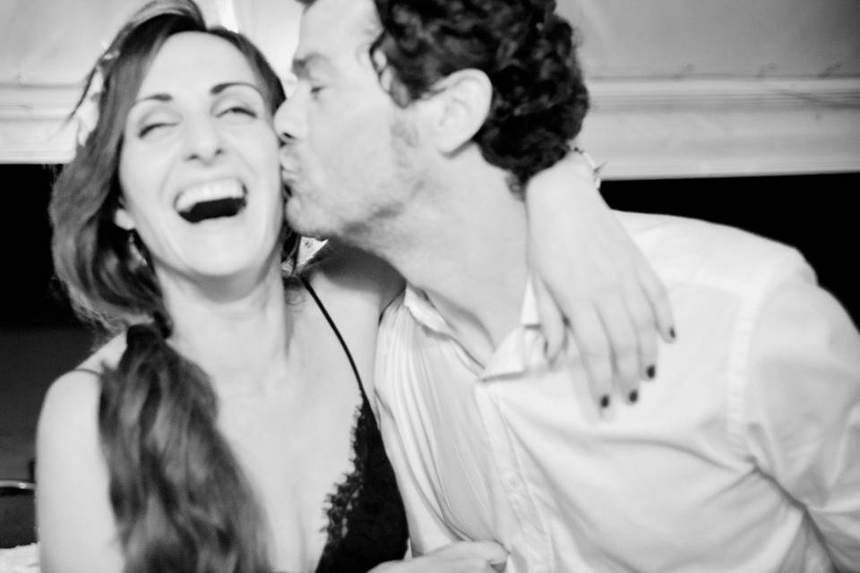 Besos y risas