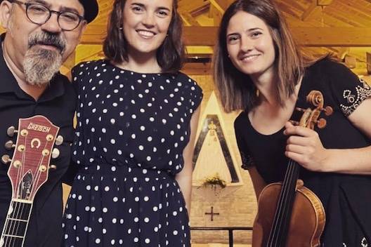 Guitarra, violín y voz