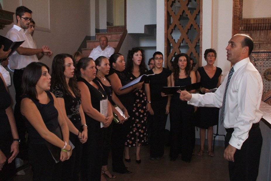 Profesionales cantando
