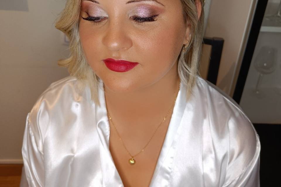 Maquillaje y peinado