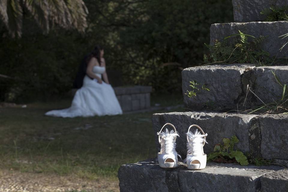 Postboda, zapatos en escalera