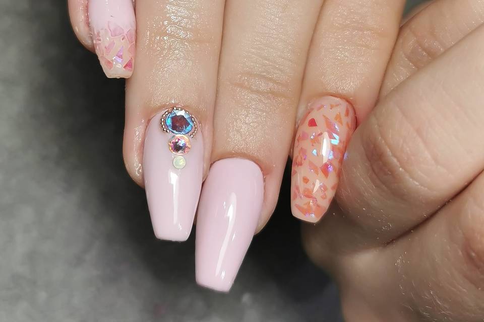 Uñas de gel decoradas