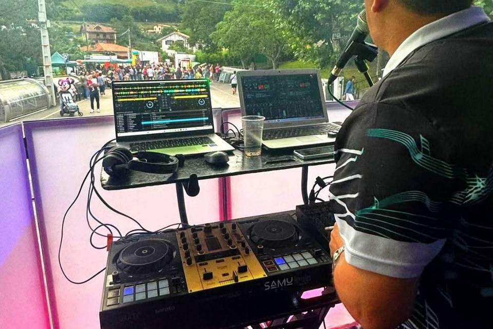 Dj animador con +de 30 años