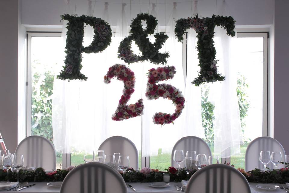 Bodas de plata con letras de flores