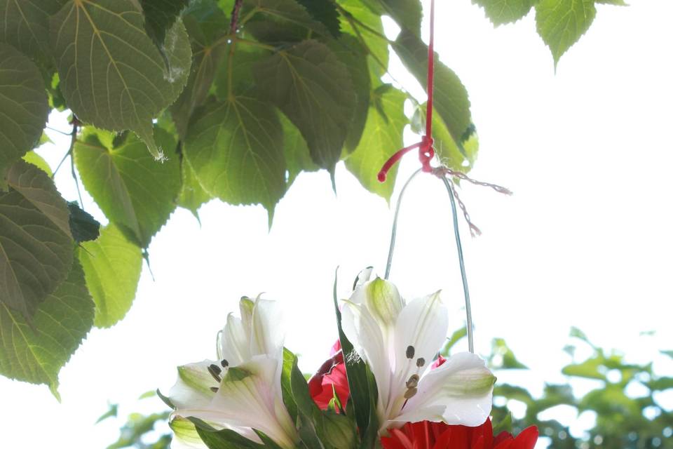 Botes con flores para boda exterior