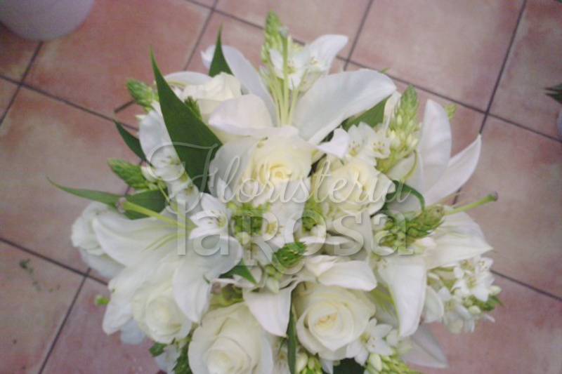 Ramo de rosas blancas, lilium
