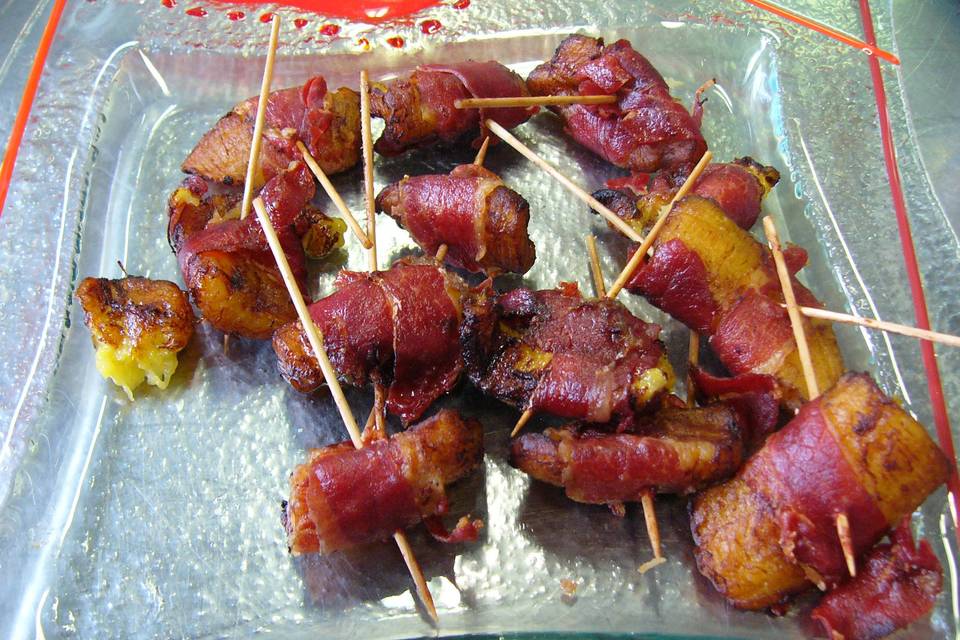 Brocheta de plátano con jamón