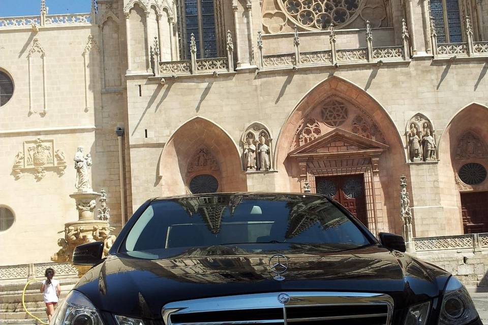 Taxi Mercedes Burgos. Catedral