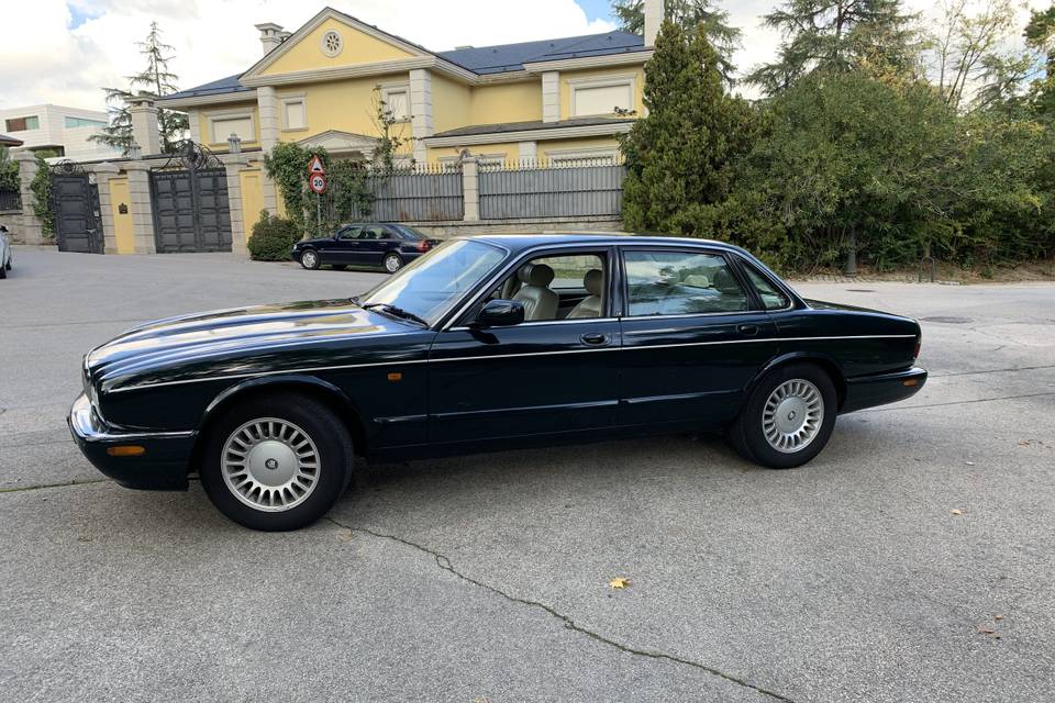 Jaguar xj verde