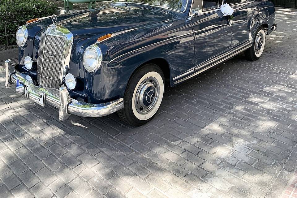 Mercedes Pontón 220S largo