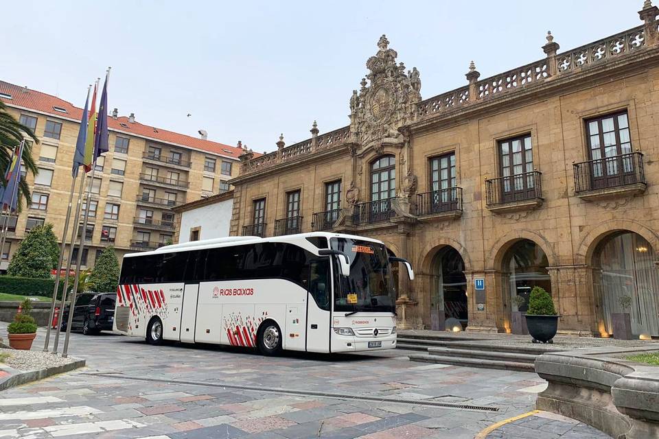 Microbús en Parador de Pontevedra