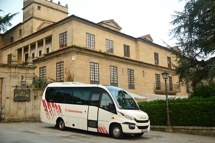 Microbús en Parador de Pontevedra