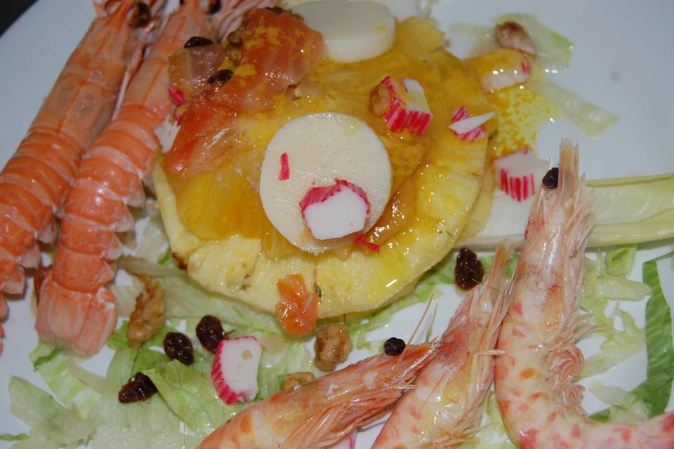 Ensalada tropical con mariscos