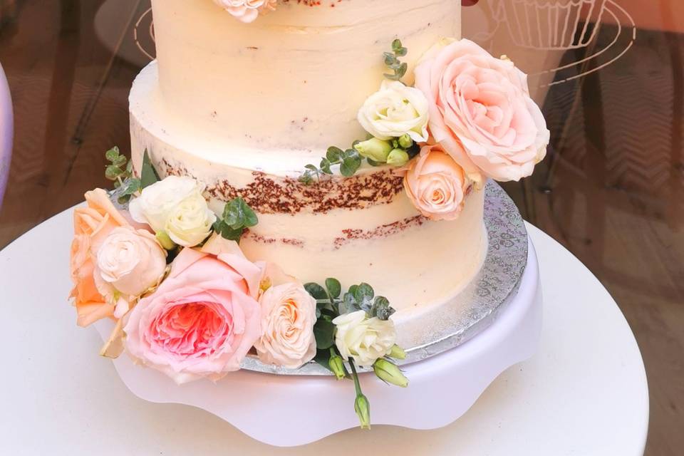 Semi naked cake con flores