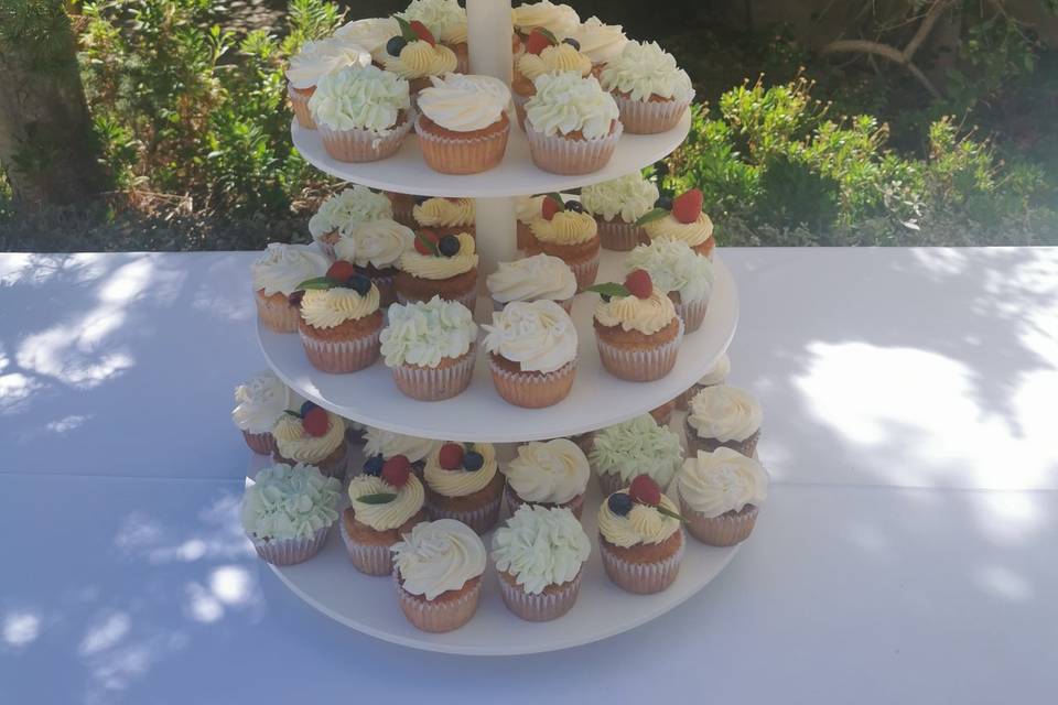 Stand de cupcakes y tarta