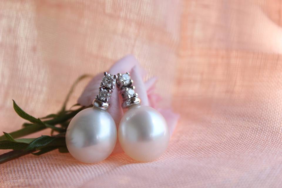 Pendientes perla y brillantes