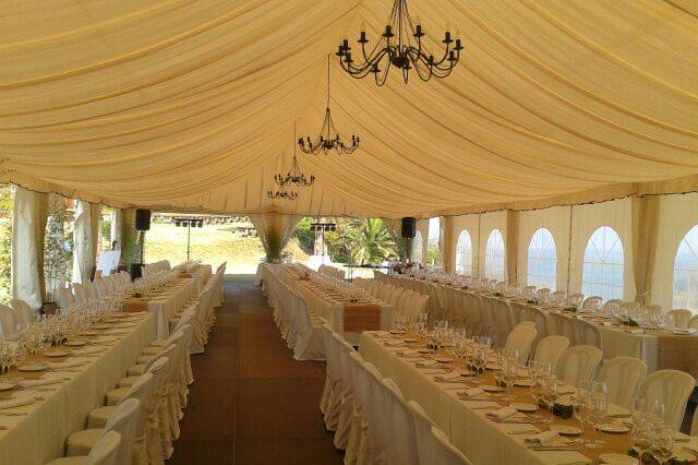 Carpa con lonas transparentes