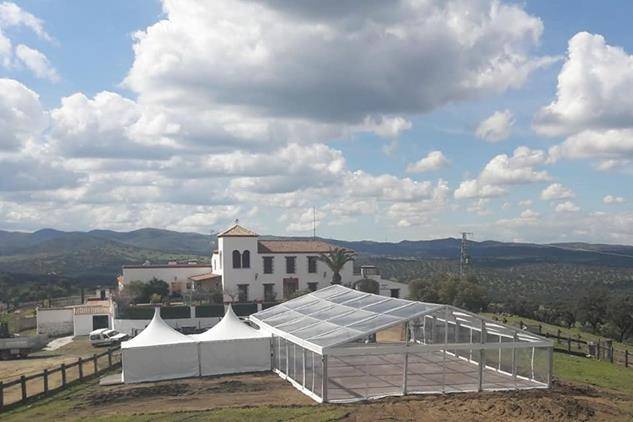 Carpa con lonas transparentes