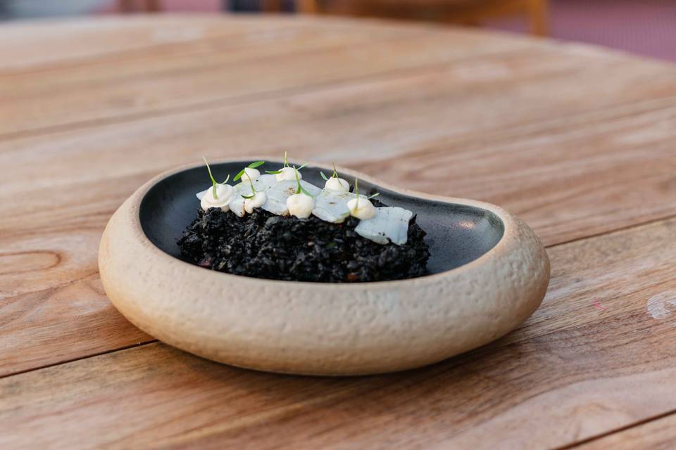 Arroz negro con vieiras