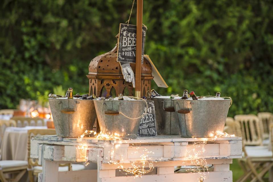 Detalle de celebración en el jardín