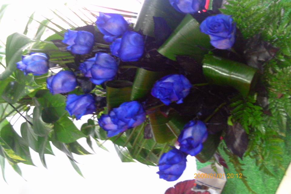 Ramo de rosas azules