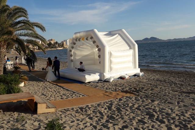 Hinchable blanco de playa