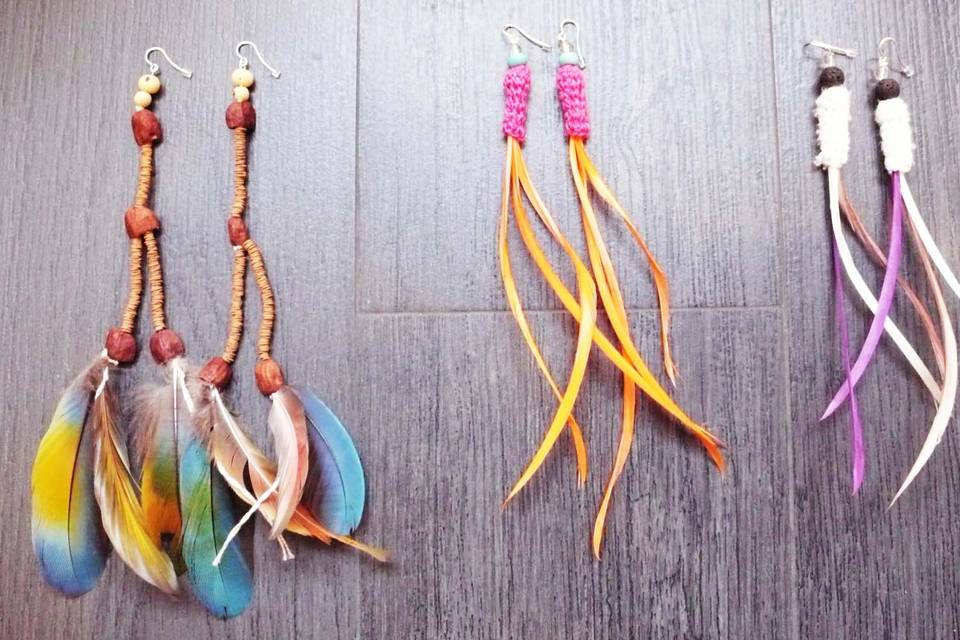 Pendientes crochet plumas