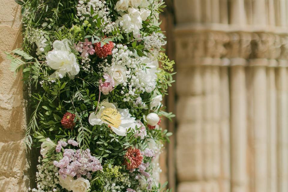 Decoración floral columna