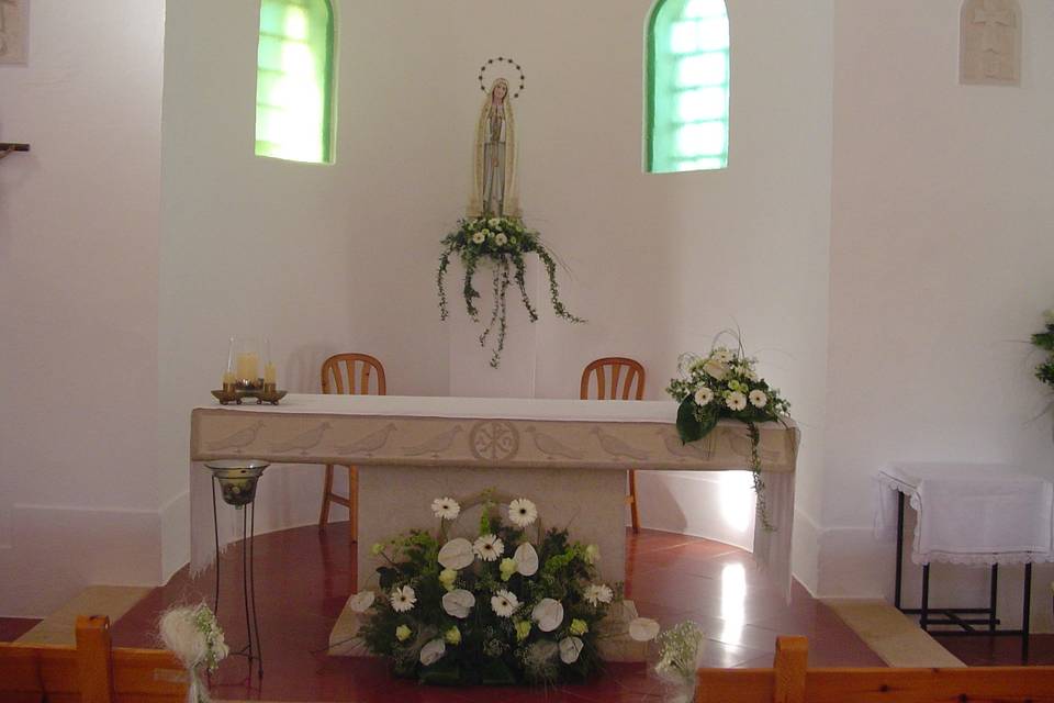 Flores en el altar