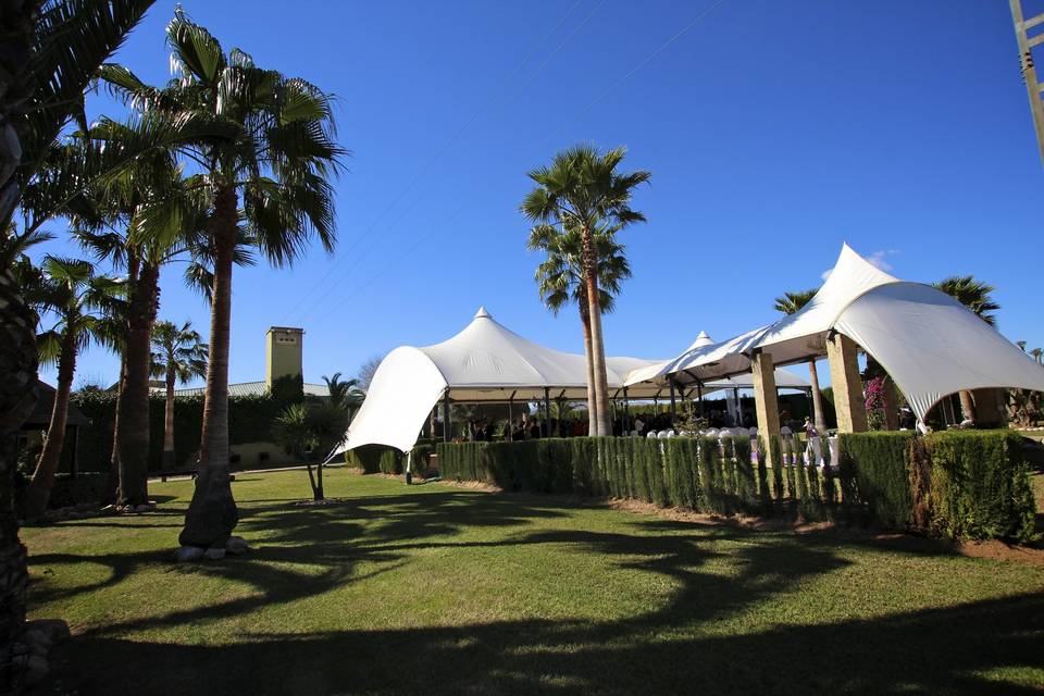 Carpa en jardín