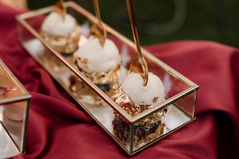 Edible gold cakepops