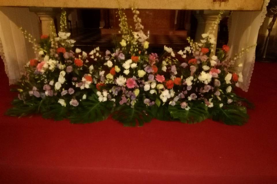 Jardinera floral para altar